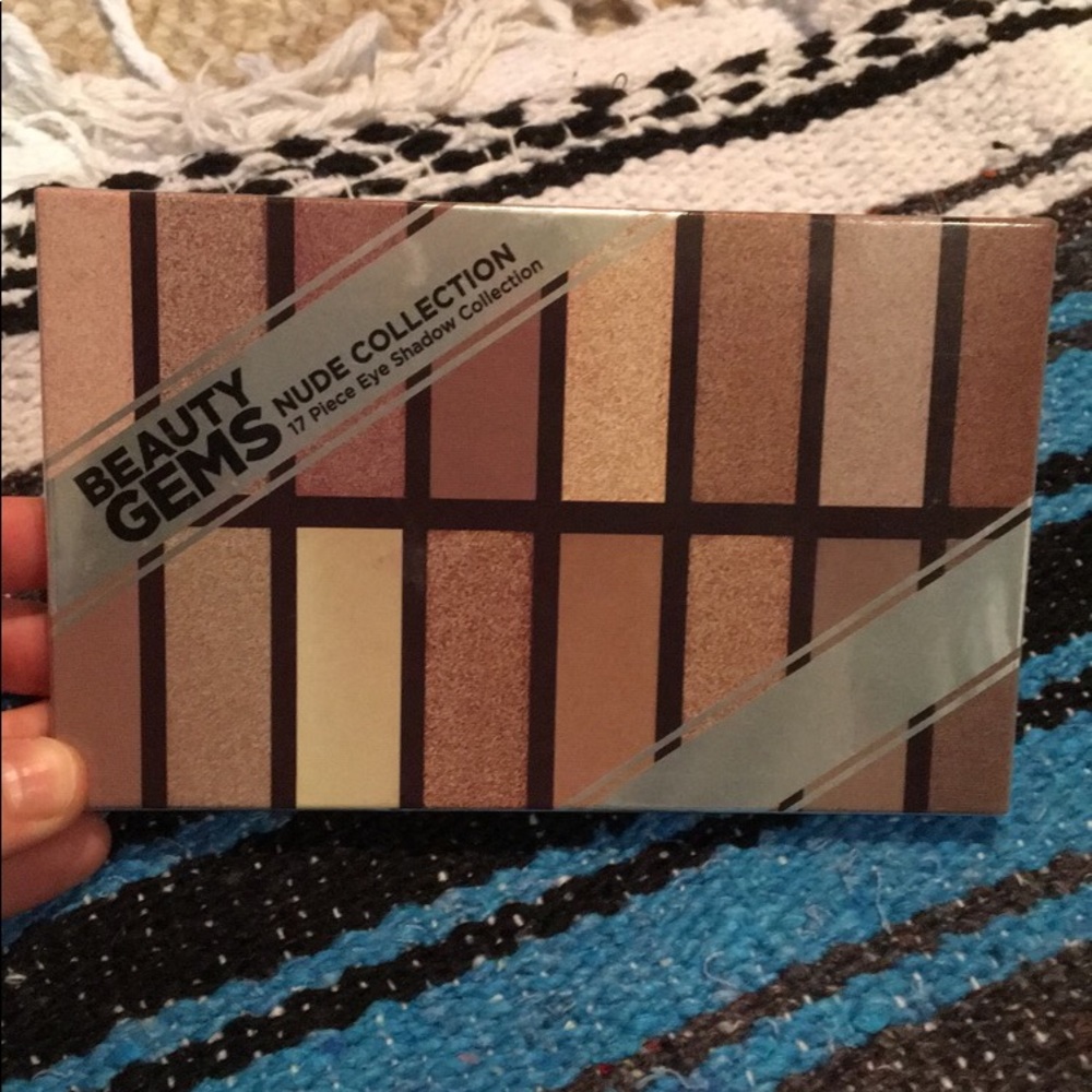 Beauty Gems Nude 17 Piece Shadow Palette